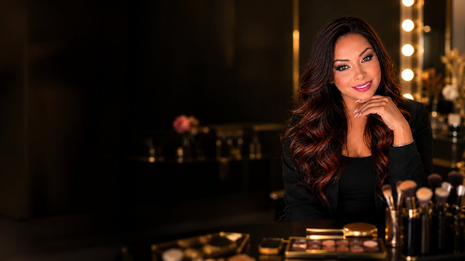 Anahí López en su estudio de maquillaje
